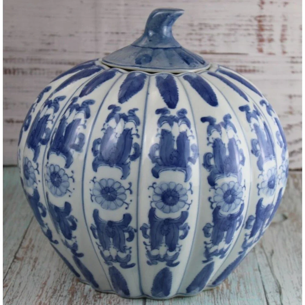 Vintage Chinese Blue White Porcelain Pumpkin Form Lidded Ginger Jar 10.5